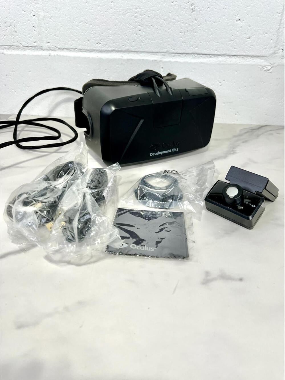 Oculus Rift Development Kit 2 VR Headset with box - Picture 2 of 9